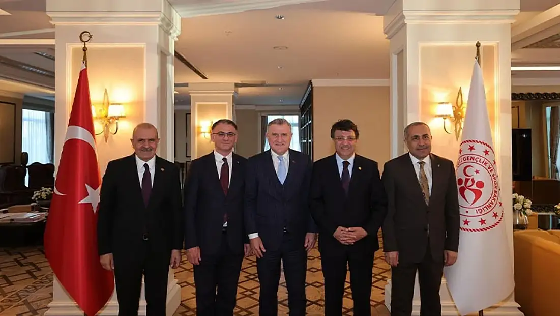 Van’dan Ankara’ya ziyaret! Spor yatırımlarının protokolü imzalandı