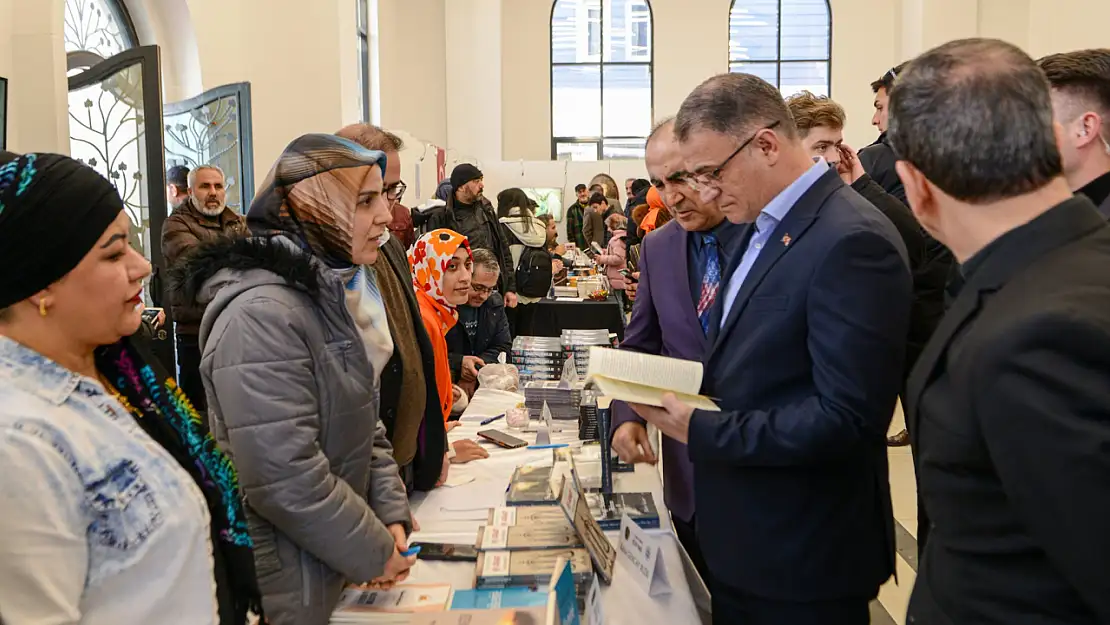 1. Van yerel kitap fuarı sona erdi