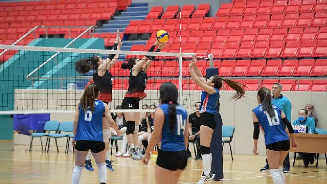 Van kadın voleybol takımı ilk mağlubiyetini aldı