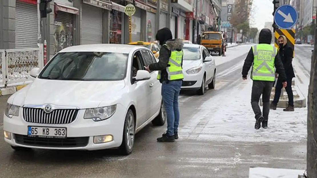 Vanlılar kısıtlamalara uydu, kentte sessizlik hakim