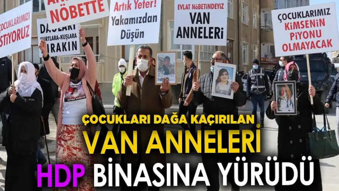 Vanlı anneler evlat nöbetine başladı... HDP binasına yürüdüler!