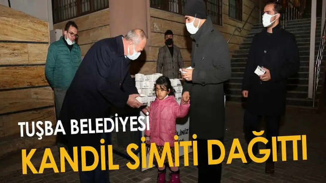 Tuşba Belediyesi Berat Kandili'nde vatandaşlara simit dağıttı