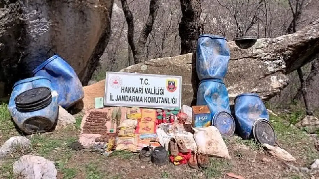 Hakkari'de silah, mühimmat ve yaşam malzemesi ele geçirildi