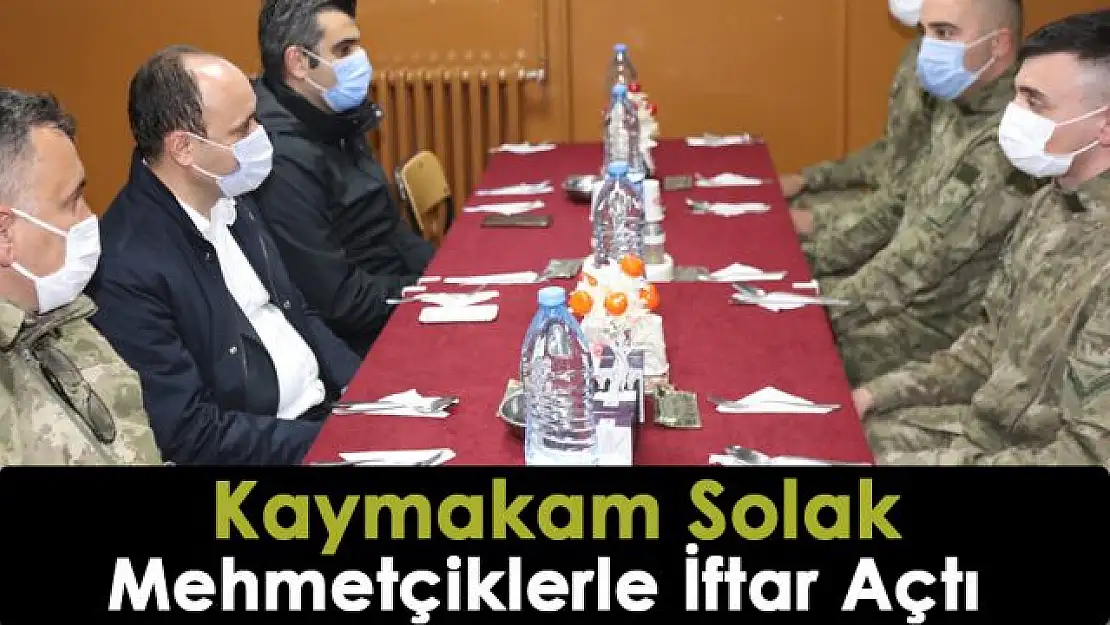 Kaymakam Solak Mehmetçikle iftar açtı