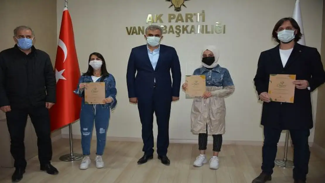 Van'da çevre projesi 'Cemre' eğitimine katılan gençler sertifikalarını aldı