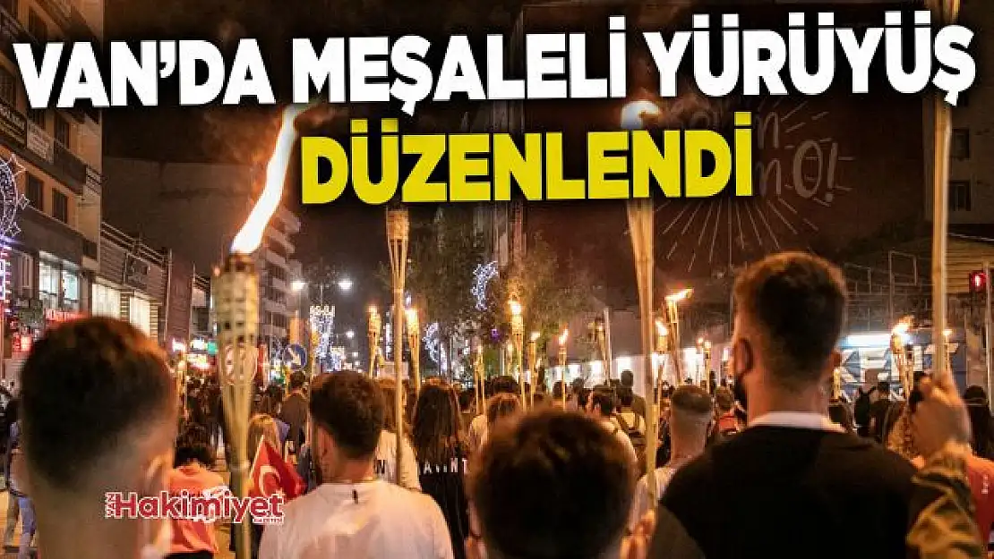 Van'da meşaleli gençlik yürüyüşü düzenlendi