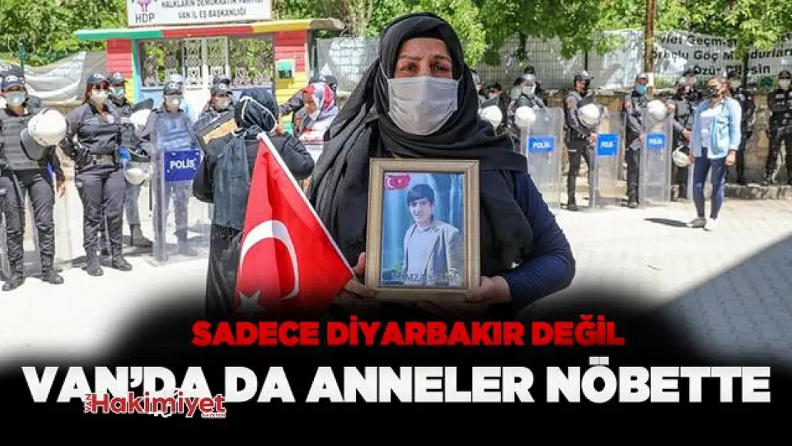 Vanlı ailelerin HDP binası önündeki nöbeti