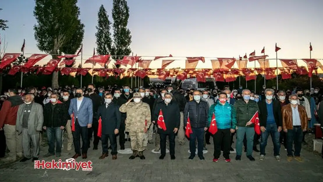 Zeve Şehitliğinde 'Şafak vakti' programı düzenlendi