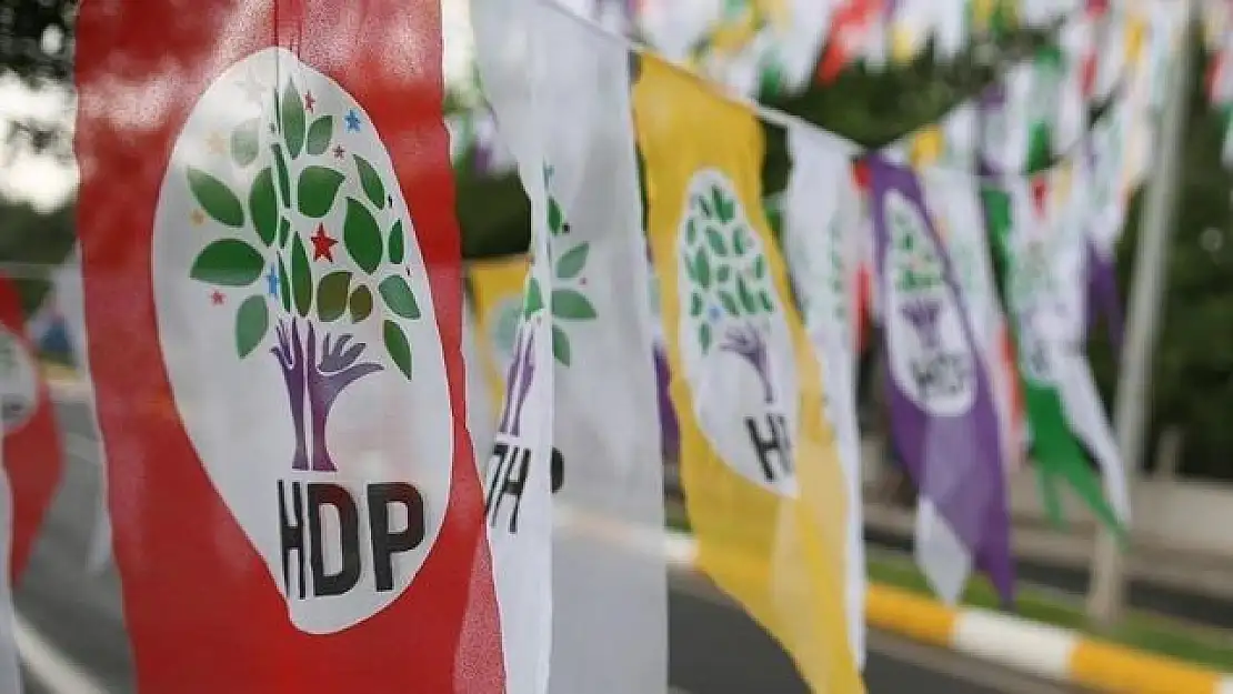 HDP binasına saldırı! Silahlı bir kişinin binayı basarak ateşe verdiği iddia edildi