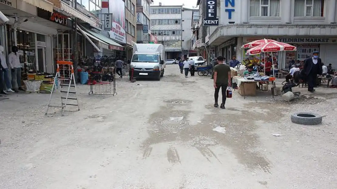 'İpekyolu'na yatırım mı, eziyet mi yapılıyor!'