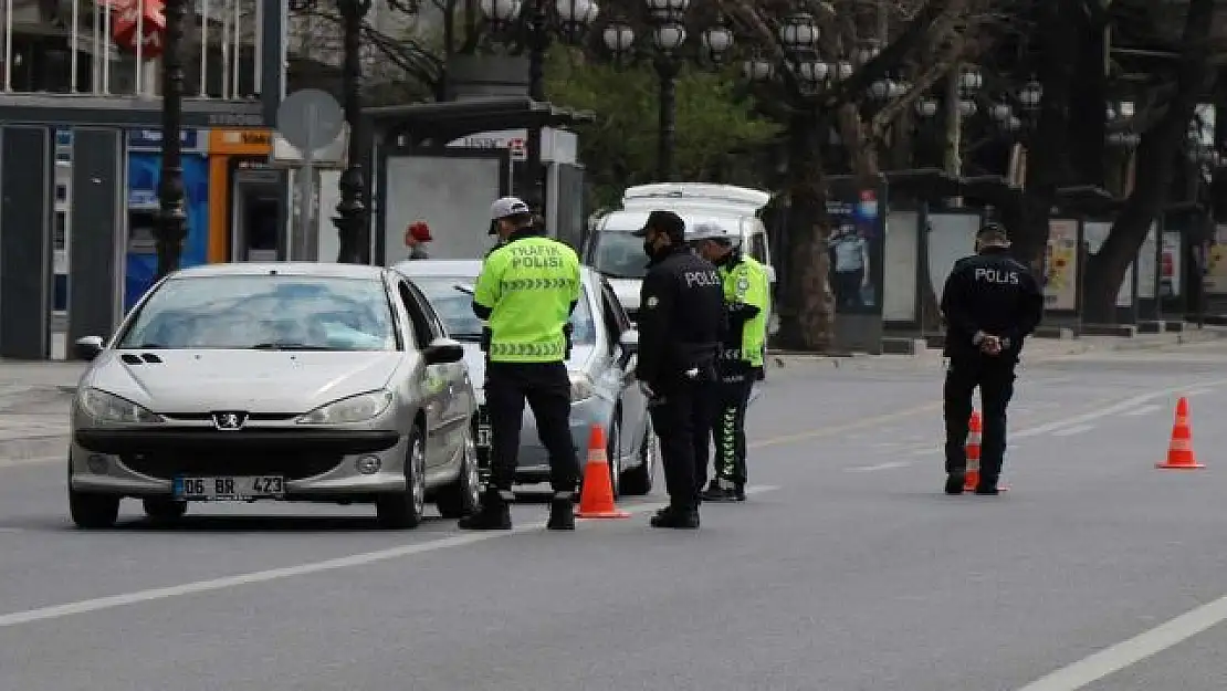 Pandemi için uygulanan pazar yasağı son kez uygulanıyor