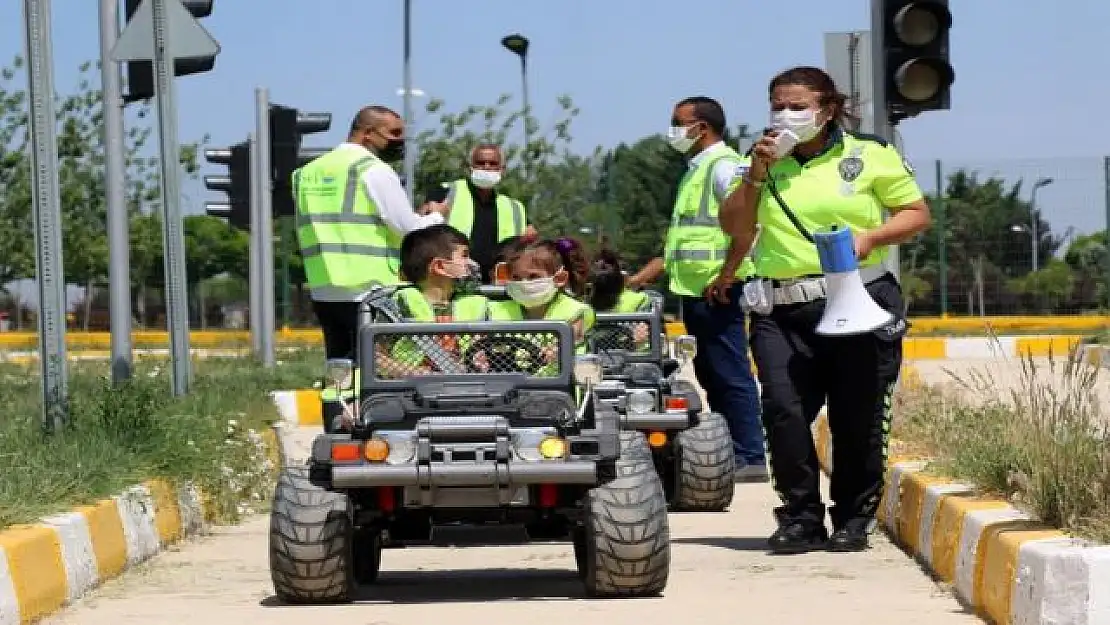 Van'da çocuklara trafik eğitimi