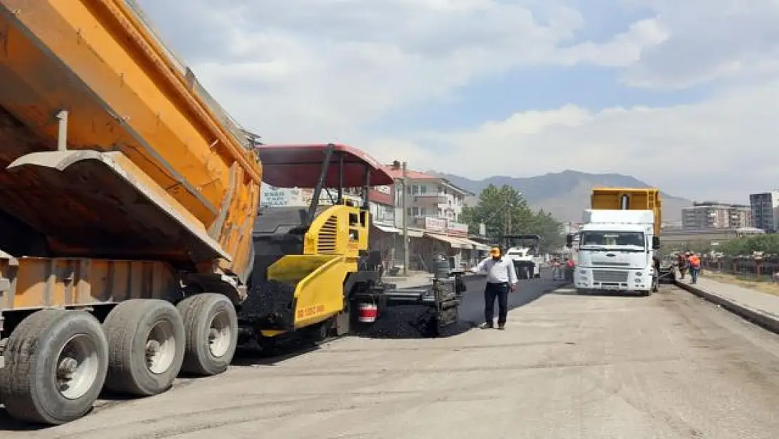 Van'daki Hıdırellez Caddesi'nde asfalt çalışmaları sürüyor