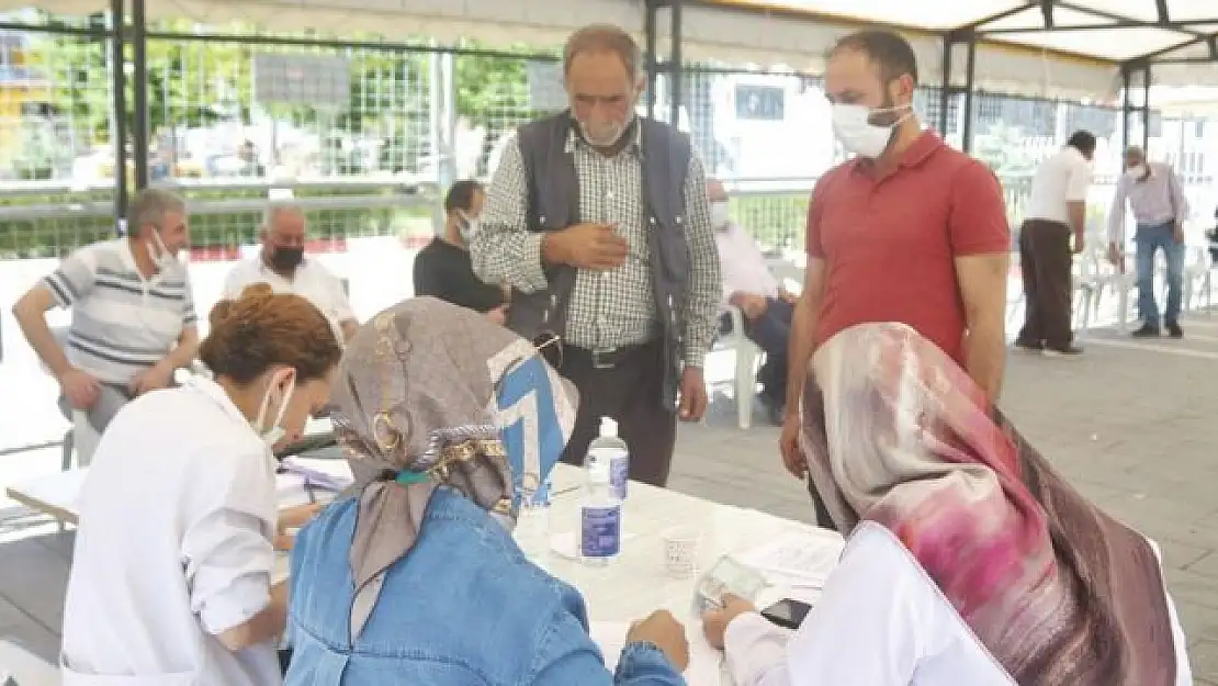 Van'daki stantlarda 240 bin kişi aşı oldu