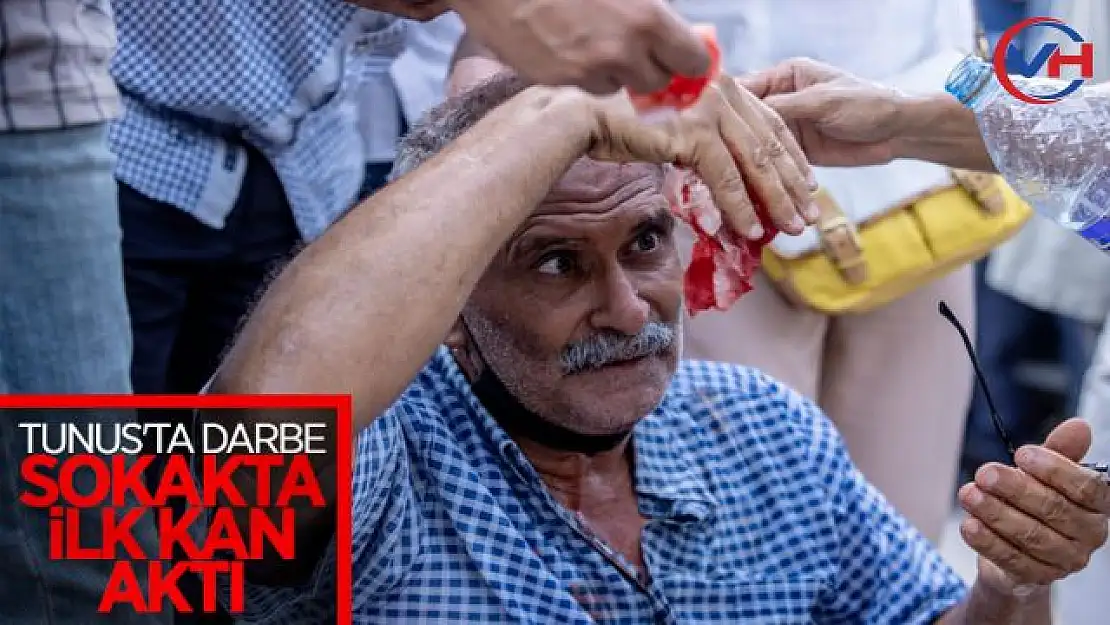 Tunus polisinden darbe karşıtları ve destekçilerine müdahale