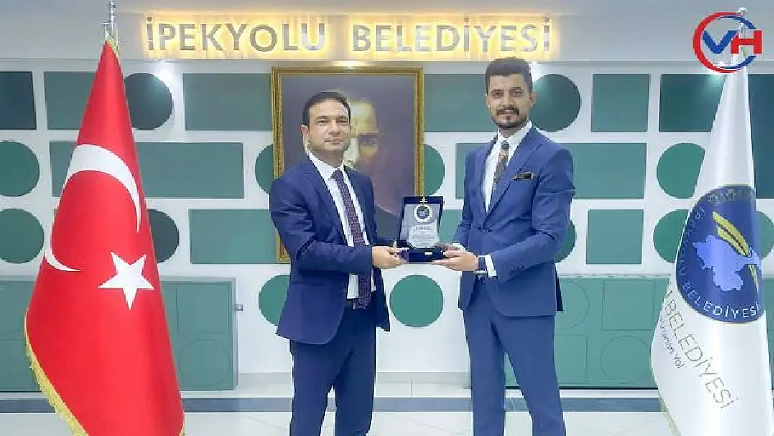 Gençlik ve Spor Müdürü Celal Güneş'e Başarı Plaketi Verildi