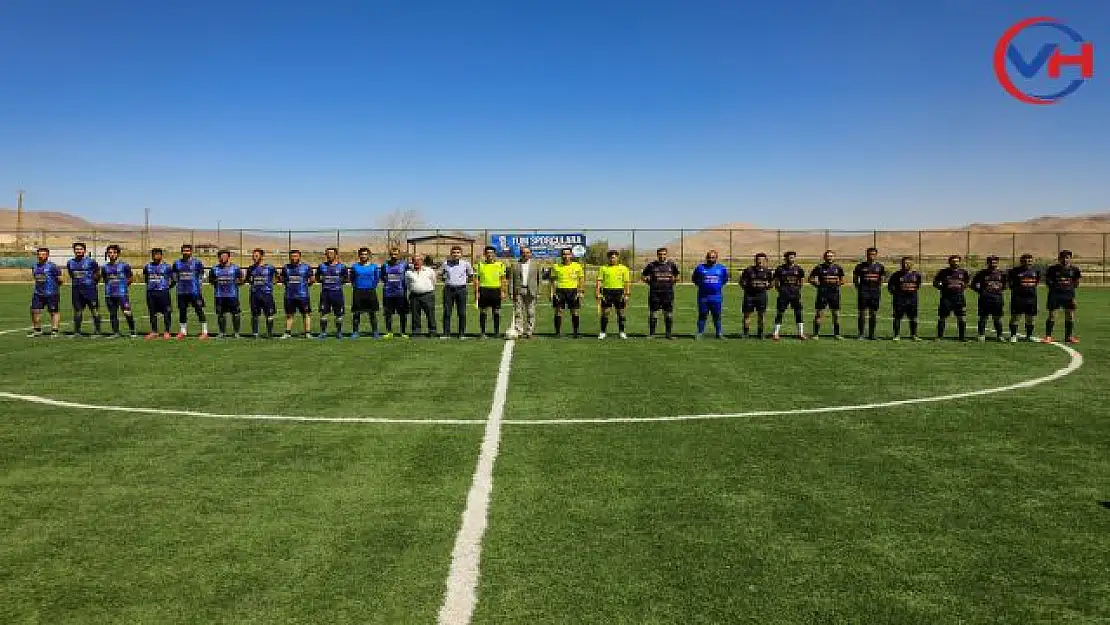 Gürpınar Belediyesi tarafından düzenlenen mahalleler arası geleneksel futbol turnuvası başladı