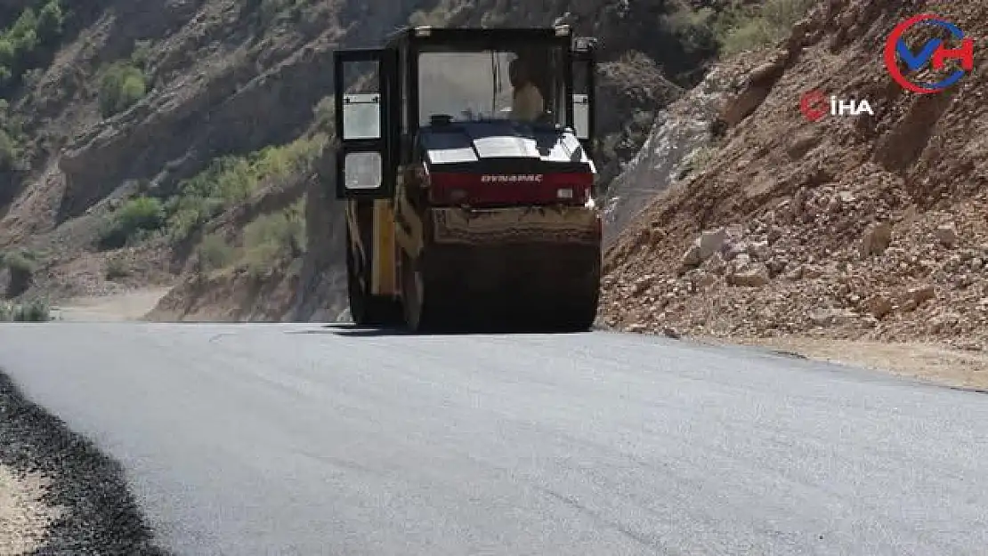 Van Büyükşehir, Çatak'ta 37 yerleşim yerinin 50 yıllık yol sorununu çözdü