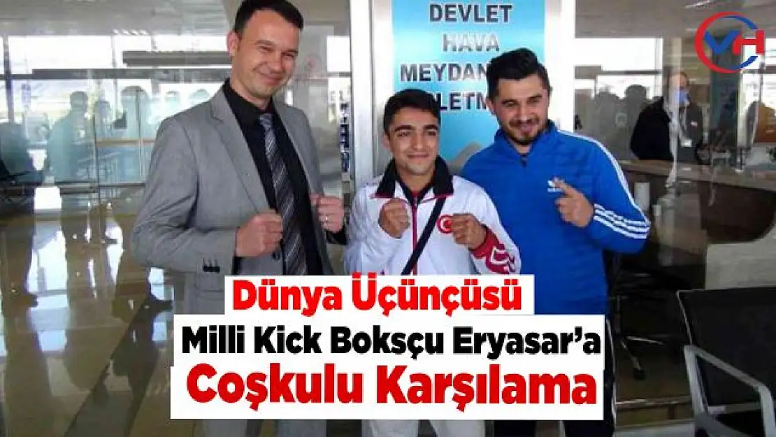 Dünya üçüncüsü milli kick boksçu Ersayar'a coşkulu karşılama