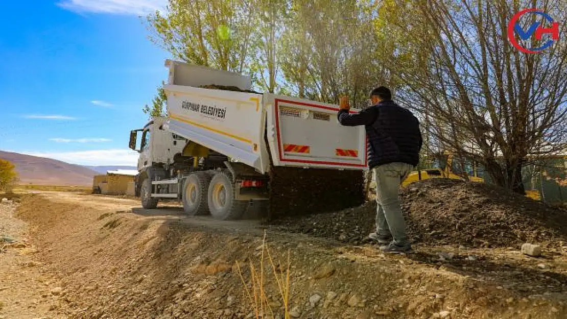 Gürpınar Belediyesinden kış öncesi kırsalda yol atağı