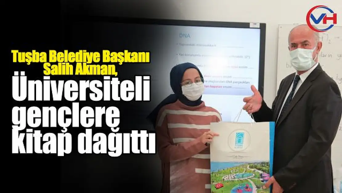 Tuşba Belediye Başkanı Akman, üniversiteye hazırlık seti dağıttı