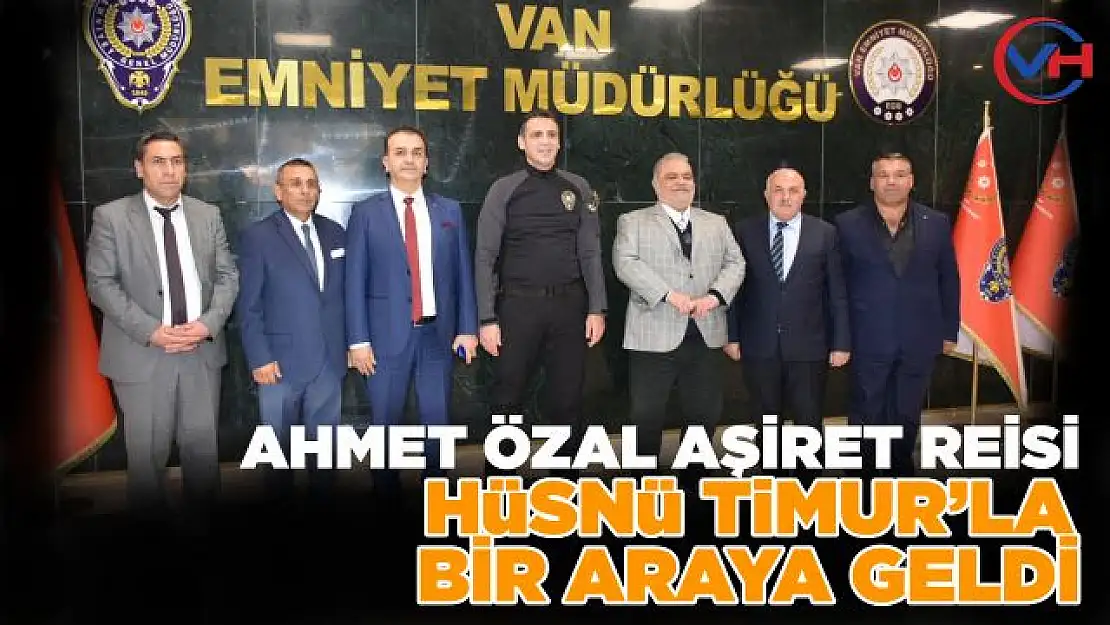 Ahmet Özal Aşiret Reisi Hüsnü Timur ile bir araya geldi