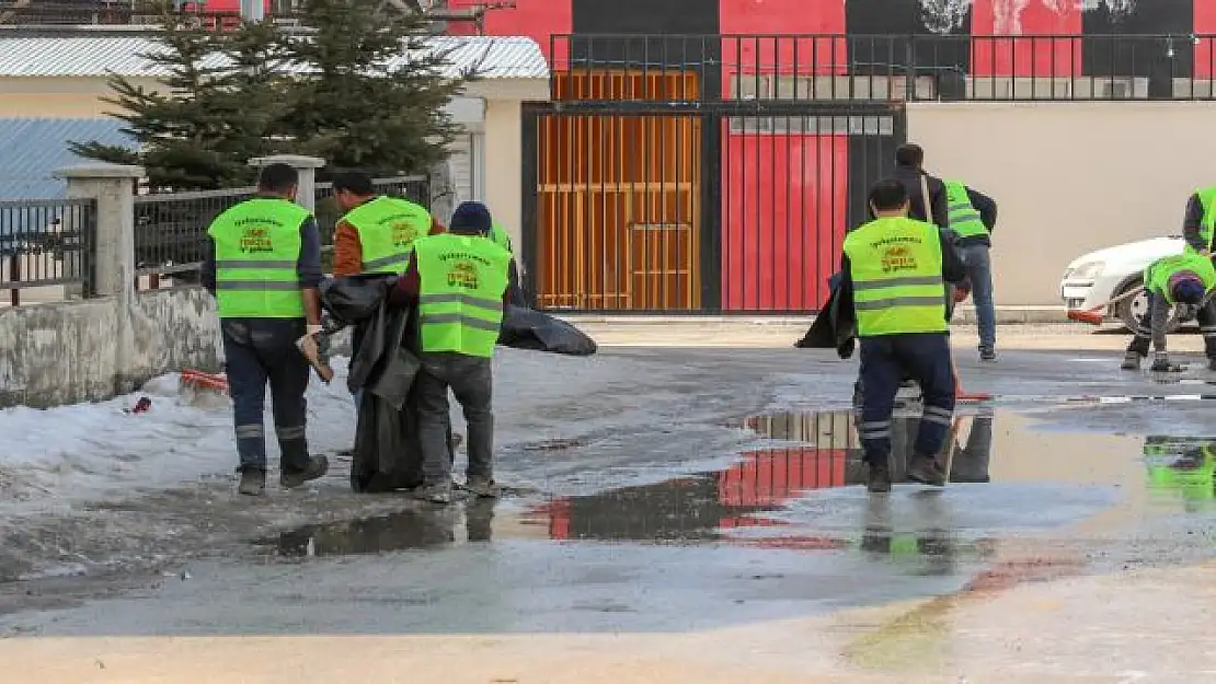 İPEKYOLU'NDA BAHAR TEMİZLİĞİ BAŞLADI