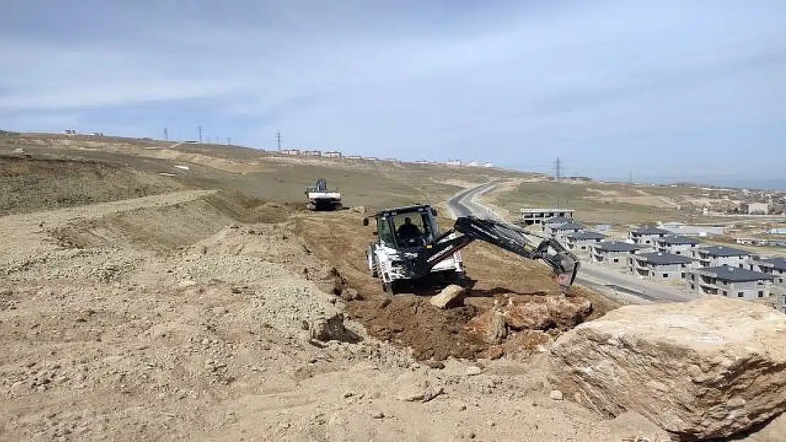 BÜYÜKŞEHİR, EDREMİT TOKİ YOLU'NDAKİ ÇALIŞMALARINI SÜRDÜRÜYOR