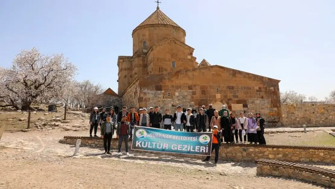 Gürpınar Belediyesi, öğrencileri Akdamar Adasıyla buluşturdu