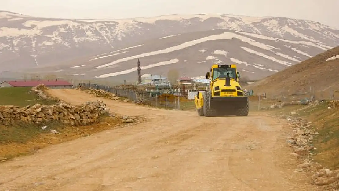 Gürpınar Belediyesi Stabilize Yol Çalışmalarına Başladı