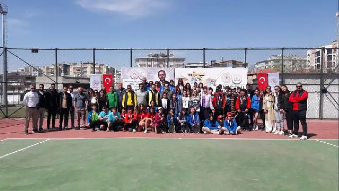 Van'da düzenlenen Anadolu Yıldızlar Ligi Tenis müsabakaları sona erdi