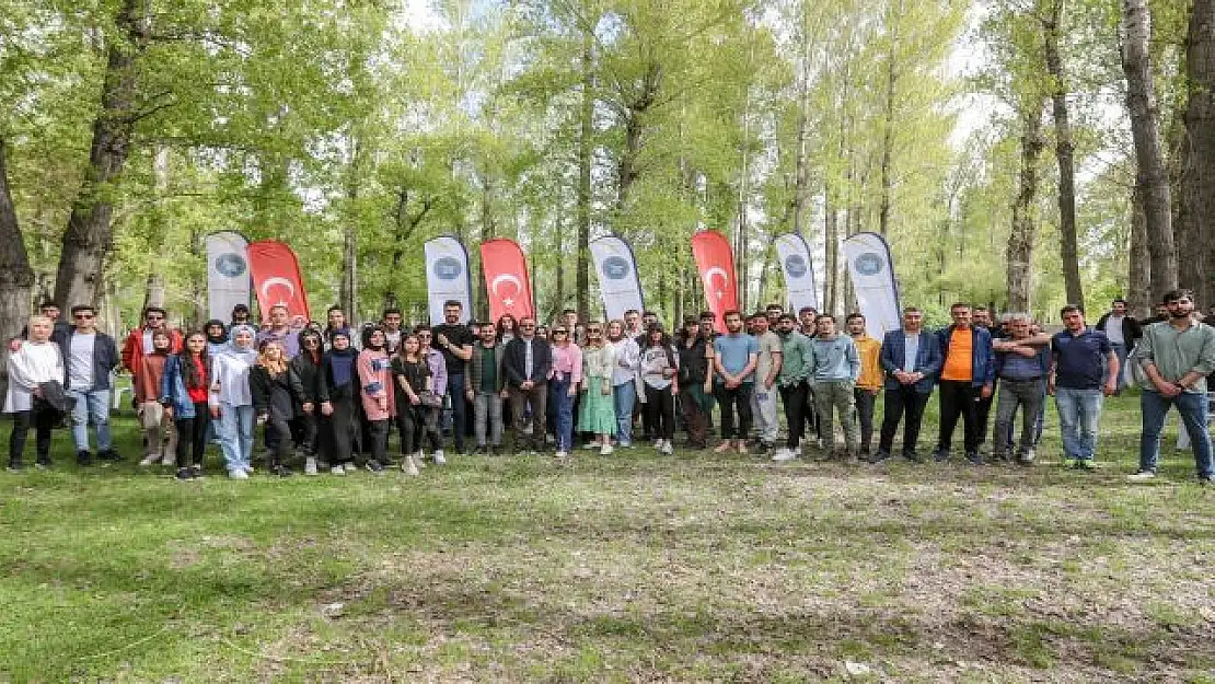 Başkan V. Aydın Gençleri Unutmadı