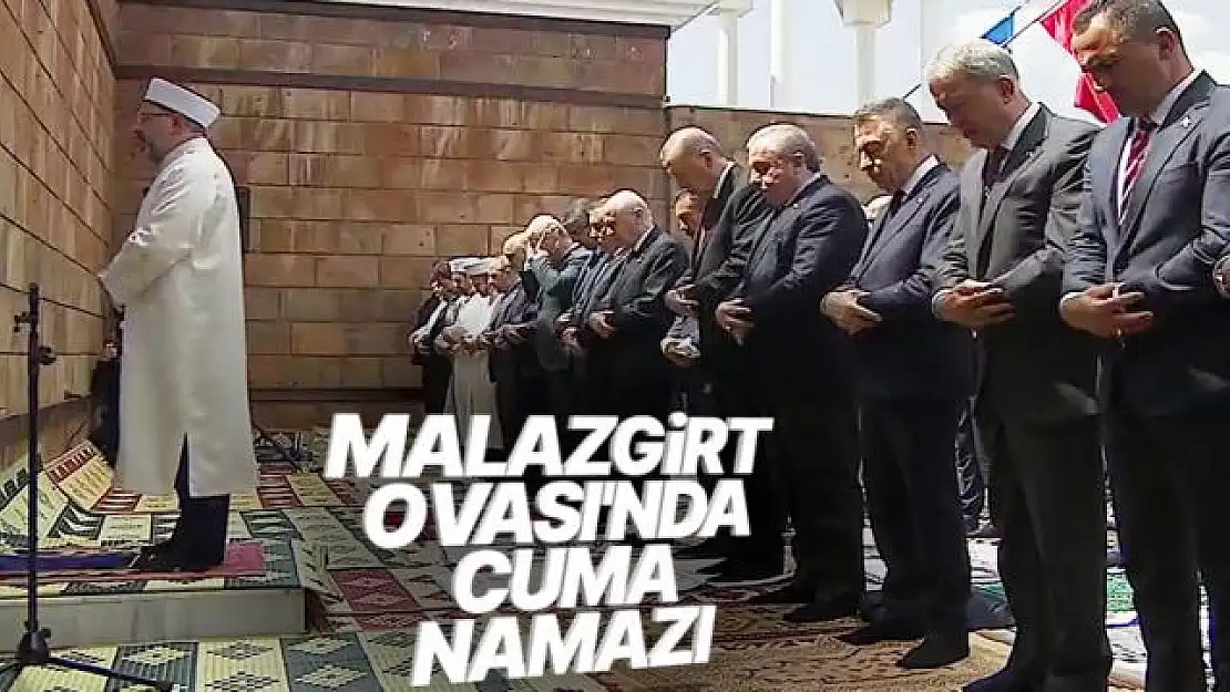 Malazgirt'te cuma namazı: Cumhurbaşkanı Erdoğan ve Bahçeli yan yana kıldı