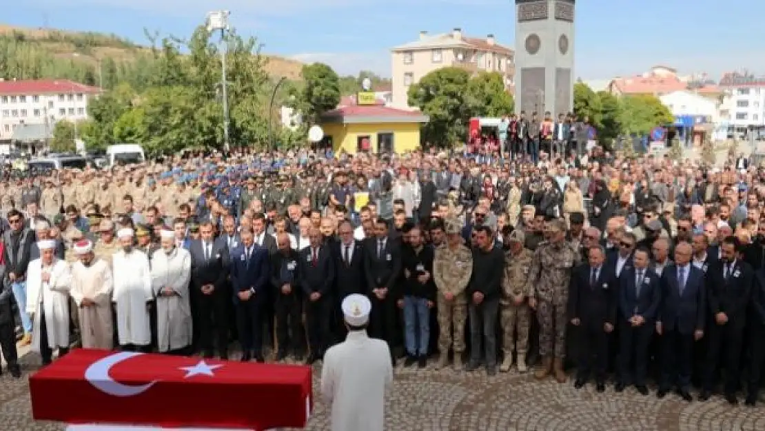 Vanlı şehit gözyaşları arasında son yolculuğuna uğurlandı