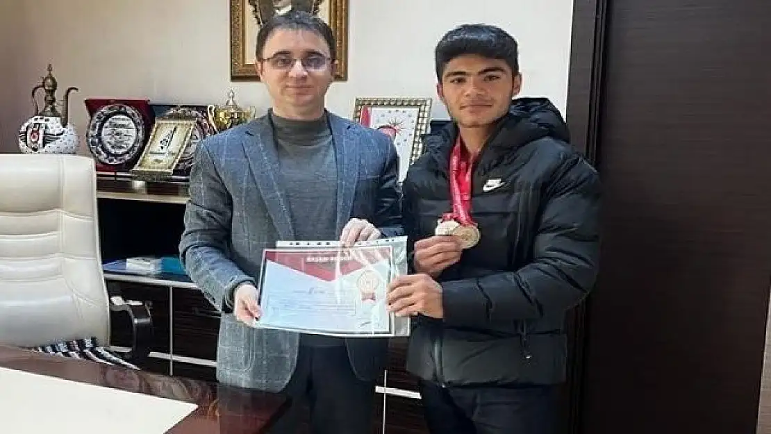 Özalp Kaymakamı Nasır, başarılı sporcuyu kabul etti