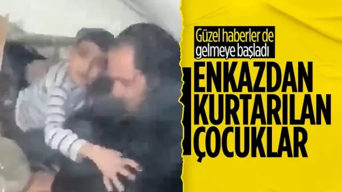 Enkaz altında kalan çocukların kurtarılma anı