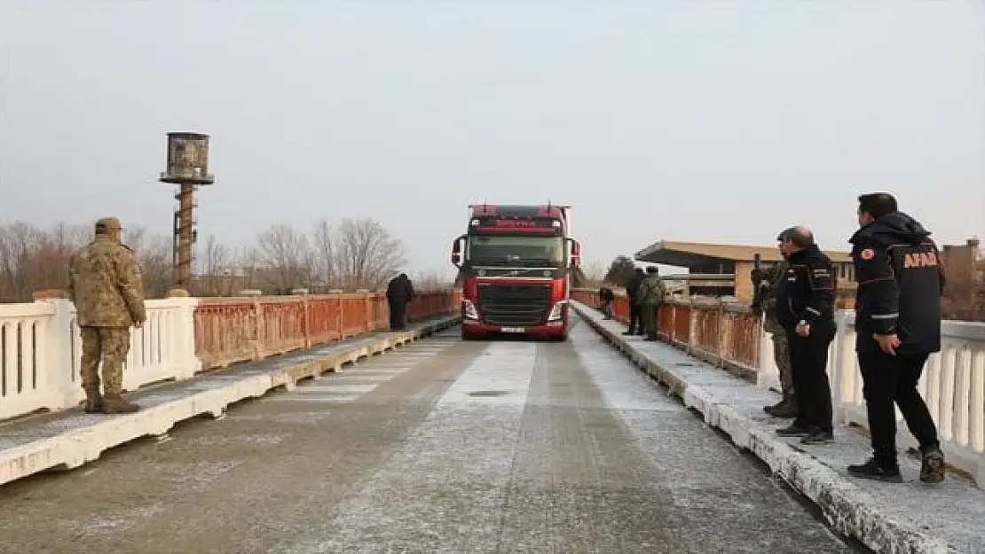 Ermenistan sınır kapısı 35 yıl sonra yardım için açıldı