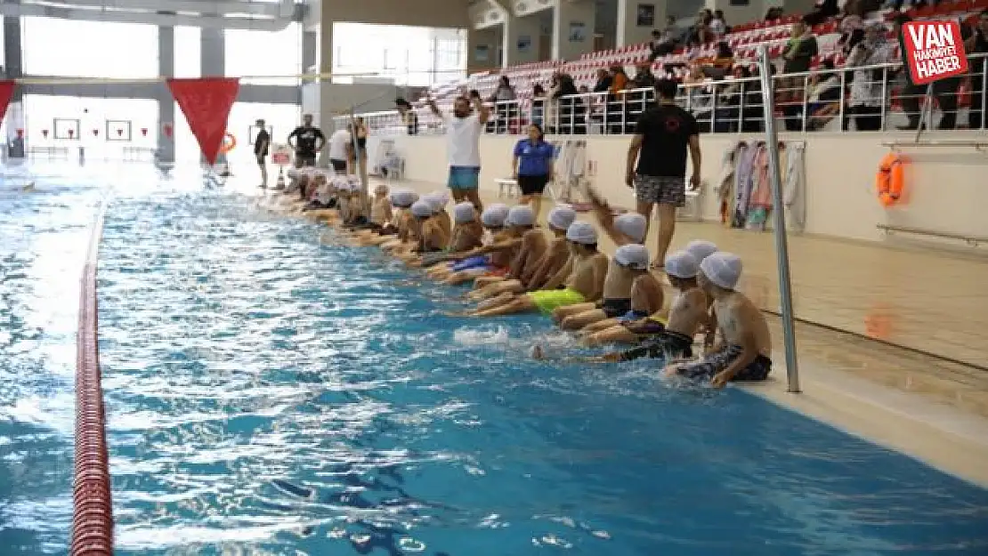 İpekyolu'nda yeni dönem yüzme kursu kayıtları başladı