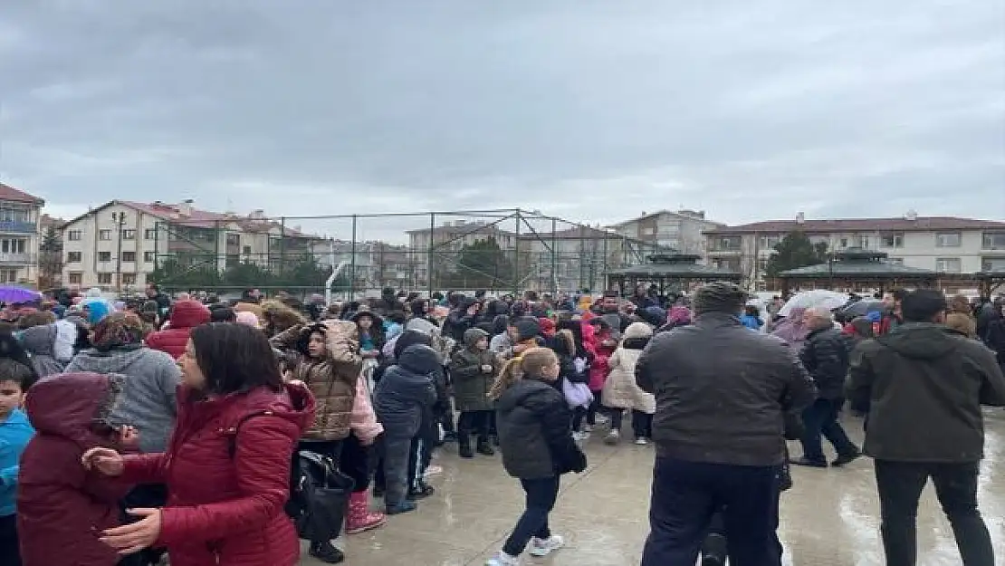 Bolu'da 4.8 büyüklüğündeki deprem İstanbul'da da hissedildi