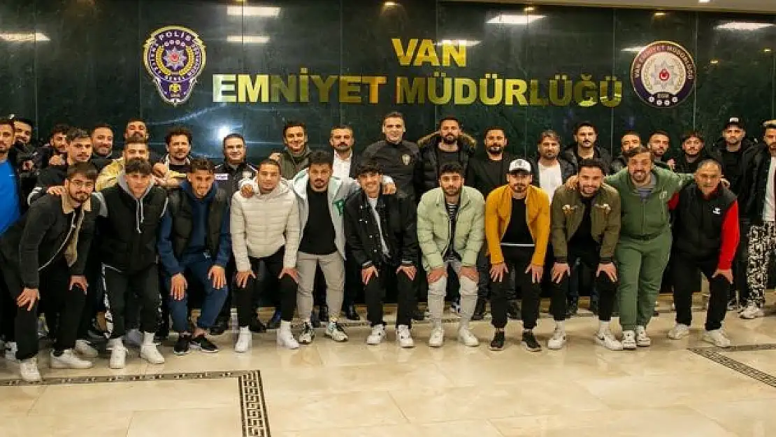 Emniyet Müdürü Atanur Aydın, Vansporlu futbolcularla iftarda buluştu