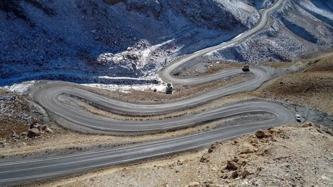 Van-Bahçesaray yolu ulaşıma kapatıldı