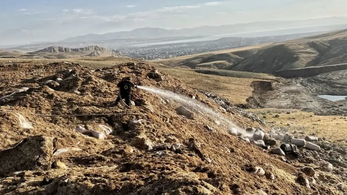 İpekyolu ilçesindeki yangın sonrası temizlik çalışmaları sürüyor