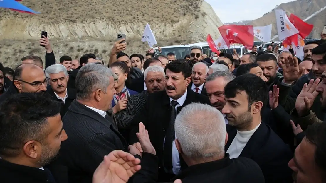 AK Parti'nin Hakkari adayı İsmet Ölmez'e coşkulu karşılama!