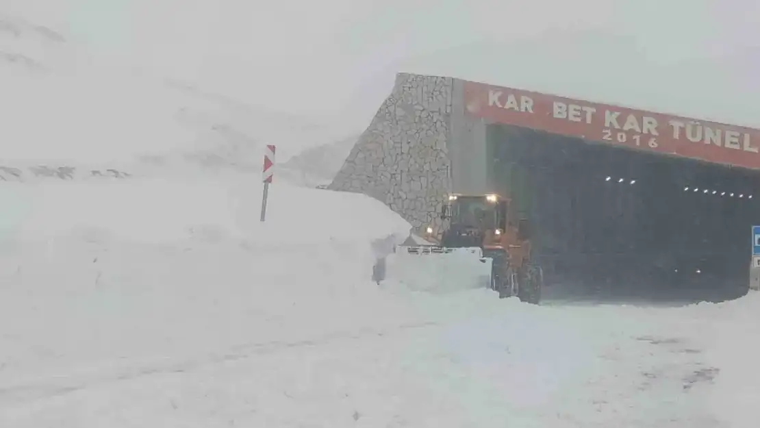 Bahçesaray Kaymakamlığı sürücüleri uyardı! Yola çıkmayın...