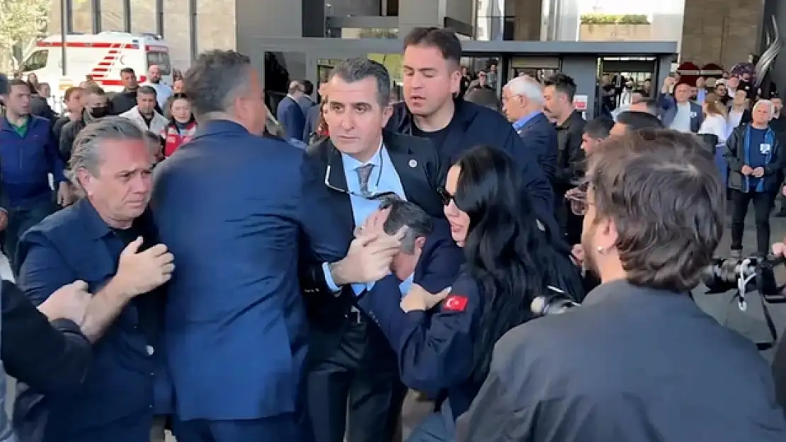 CHP'li Özgür Özel'e AKM'de saldırı!