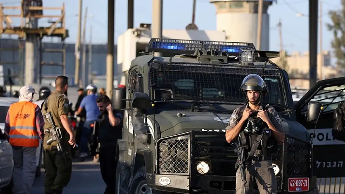 İncirlik Üssü'ne girmeye çalışan gruba polis müdahale etti