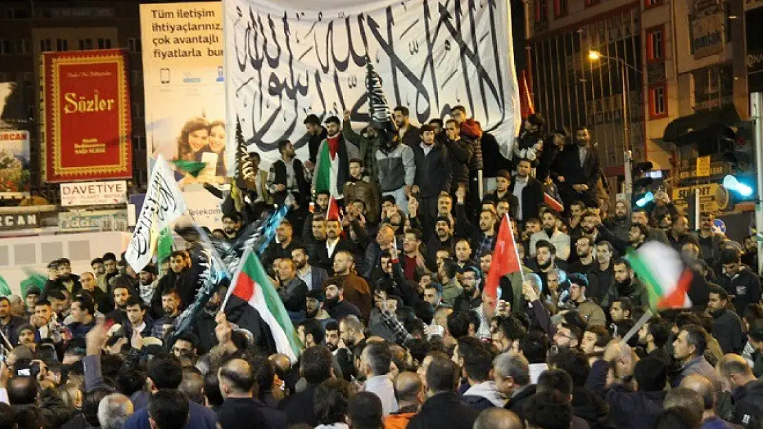 İsrail'in Gazze'deki hastaneye saldırısı protesto edildi