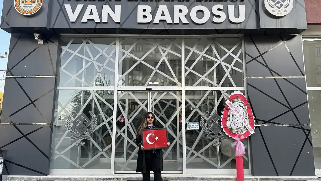 Kadın Avukat, Van Barosuna Cumhuriyet dersi verdi