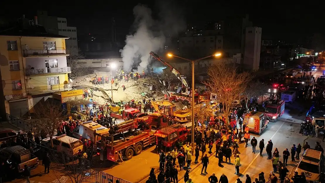 Konya'da çöken bina ile ilgili 4 kişi gözaltına alındı