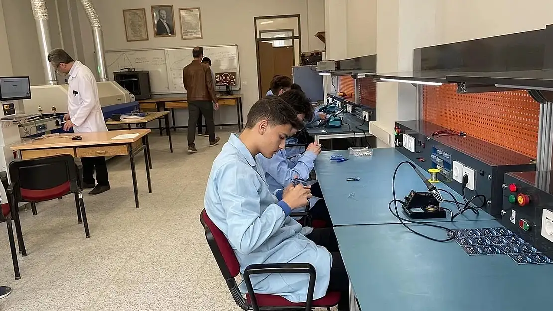 Meslek lisesi mezunlarına 28 bin 736 TL cep harçlığı verilecek